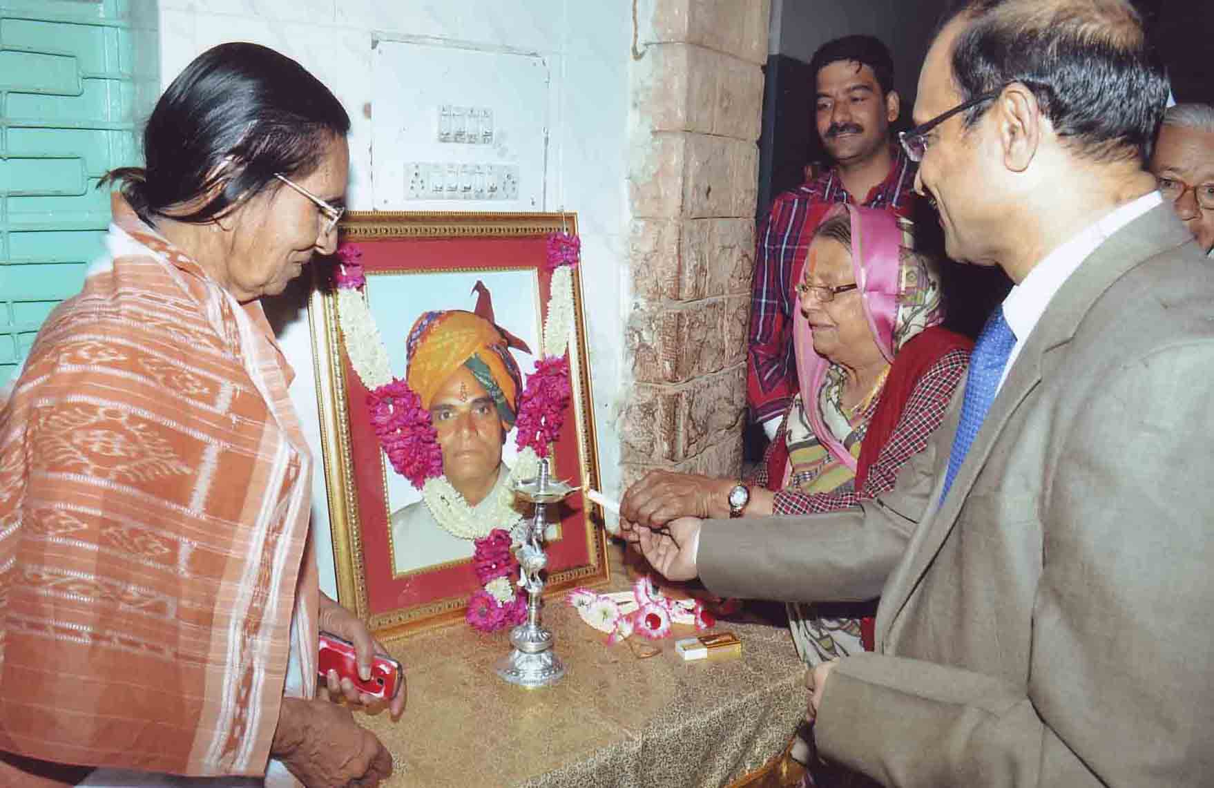 Smt. Sushila Bohra, Smt Suryakanta Vyas and Justice Sandeep Mehta lighting Lamp on the occation of Donation of Building by Sarda Family